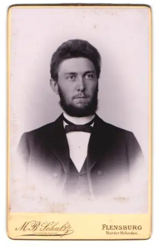 Fotografie M. B. Schultz, Flensburg, Norder Hofenden, Porträt eines Mannes
