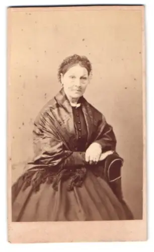 Fotografie N. B. Ögren, Jönköping, Vester Förstaden 16, Porträt einer Dame