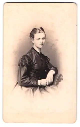 Fotografie Heinr. Meyer, Jever, Elegantes Porträt einer Dame