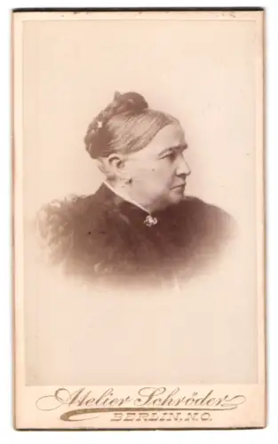 Fotografie Atelier Schröder, Berlin, Grosse Frankfurter Strasse 117, Porträt einer älteren Dame im Profil