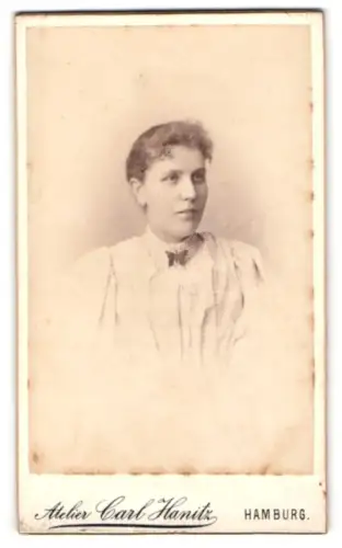 Fotografie Carl Hanitz, Hamburg, Poststrasse 2, Porträt einer jungen Frau