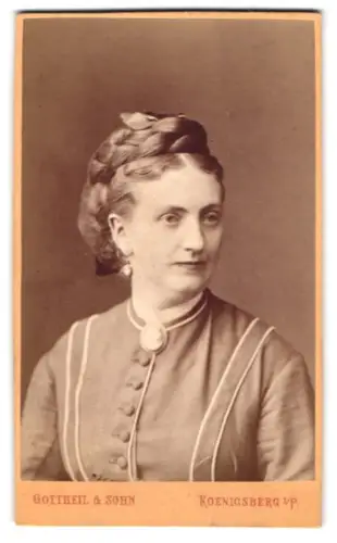 Fotografie Gottheil & Sohn, Königsberg, Münz-Strasse 6, Porträt einer Dame