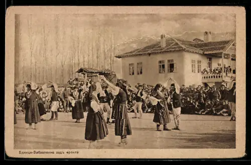 AK Russische Paare in Tracht beim Volkstanz