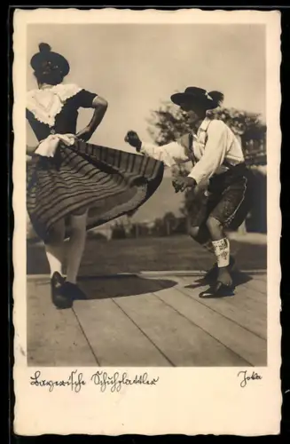 AK Paar in Tracht beim Volkstanz