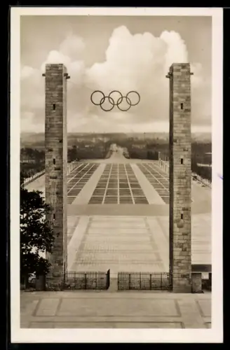 AK Berlin, Reichssportfeld, Blick von der Deutschen Kampfbahn auf das Osttor