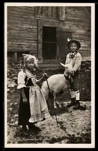 AK Zwei Kinder mit einer Ziege in appenzeller Trachten