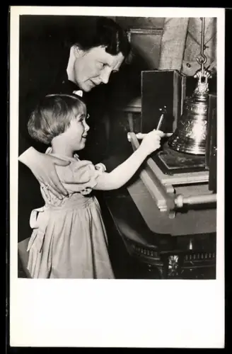 AK Niederländische Königin mit Prinzessin Marijke von den Niederlanden