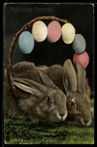 AK Osterhasen unter ein paar farbigen Eiern