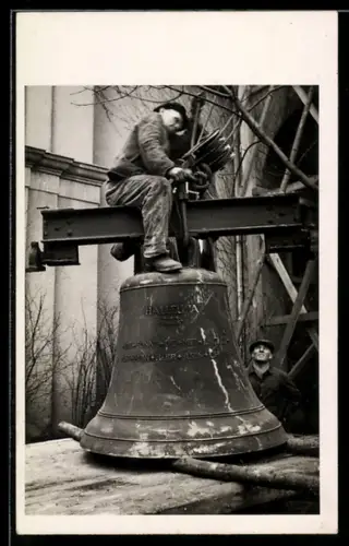 Foto-AK Chemnitz, Vorbereitung zum Heben einer Glocke