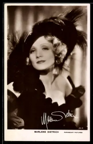 AK Schauspielerin Marlene Dietrich als Grande Dame