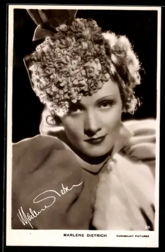 AK Schauspielerin Marlene Dietrich mit bezauberndem Lächeln