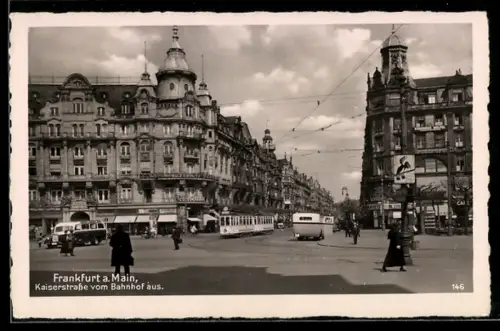 AK Frankfurt a. M., Kaiserstrasse vom Bahnhof aus mit Strassenbahn
