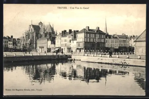 AK Troyes, Une Vue du Canal, l`Église au fond