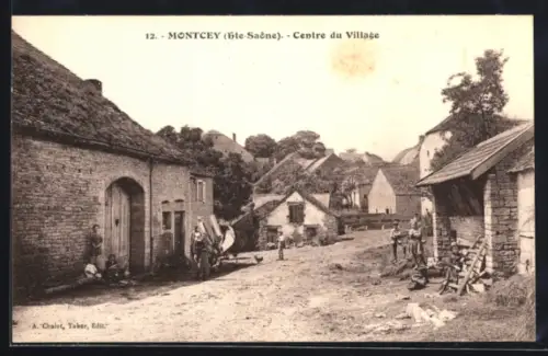 AK Montcey /Hte-Saône, Centre du Village