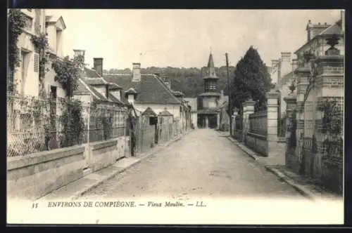 AK Vieux Moulin, Une rue avec l`Église