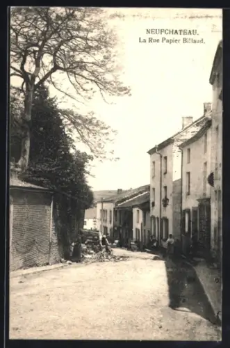 AK Neufchateau, La Rue Papier Billaud