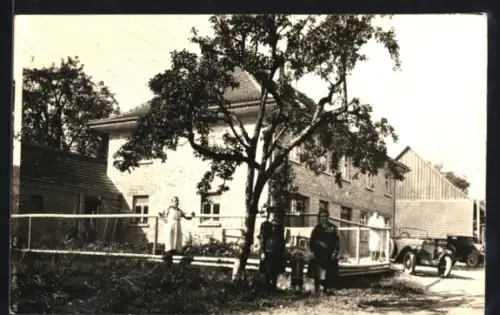 Foto-AK Bettenweiler / Horgenzell, Ortspartie mit Wohnhaus und Automobilen