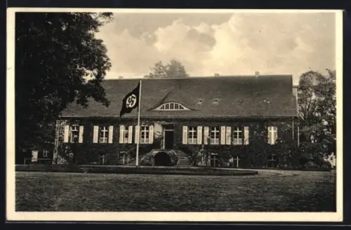 Foto-AK Berlin-Spandau, Gebäude der Fliegergruppe zur See, -Fahne