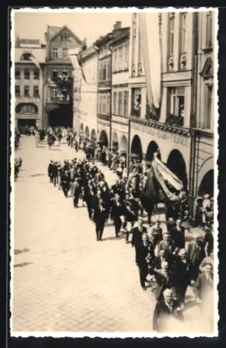 AK Esslingen a. N., Strassenpartie mit Festumzug
