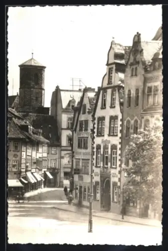 Foto-AK Erfurt, Strasse an Domplatz mit Greiner Apotheke