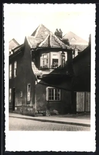 Foto-AK Erfurt, Partie in der Trommsdorffstrasse mit Wohnhaus