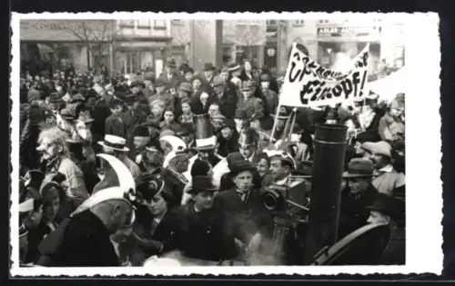 Foto-AK Erfurt, Fasching auf dem Fischmarkt 1937