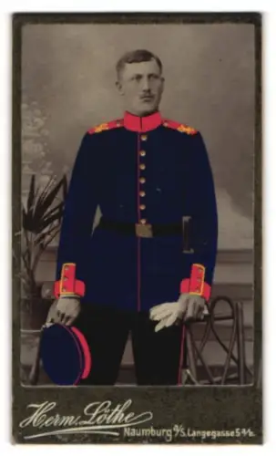 Fotografie Herm. Löthe, Naumburg a. S., Lange Gasse 5a /b, Soldat vom Inf.-Rgt. Nr. 96 in Uniform, tls. handkoloriert