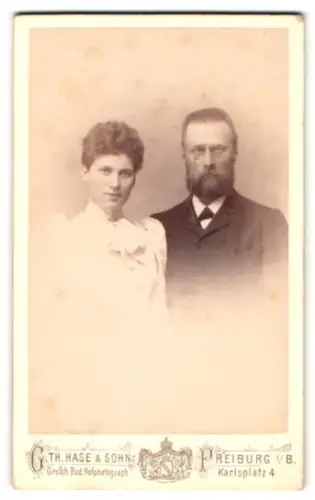 Fotografie G. Th. Hase & Sohn, Freiburg i. B., Karlsplatz 4, Porträt eines Paares