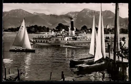 AK Raddampfer Ludwig Fessler auf dem Chiemsee vor Bergpanorama