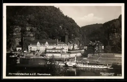 AK Herrnskretschen a. d. E., Dampfer Laubegast auf der Elbe vor dem Herrnhaus