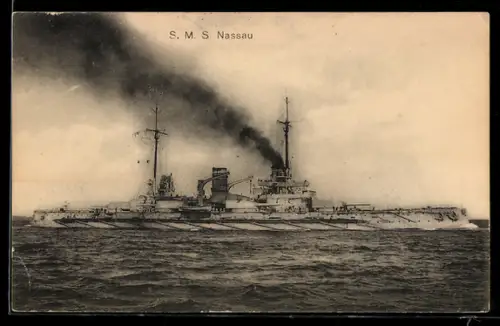 AK Kriegsschiff S.M.S Nassau in voller Fahrt auf hoher See