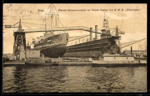 AK Kiel, Riesen-Schwimmdock im Hafen mit Kriegsschiff S.M.S. Thüringen