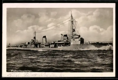 AK Flottenbegleiter der Kriegsmarine der F-Klasse querab von Steuerbord
