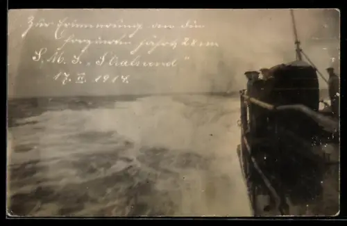 Foto-AK Kleiner Kreuzer Stralsund auf Fahrt auf hoher See, Kriegsschiff