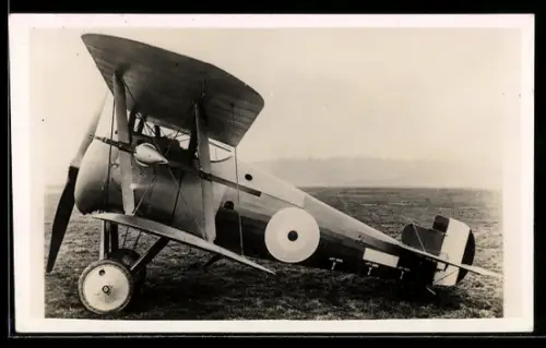 AK Britisches Jagdflugzeug Sopwith Snipe auf Flugfeld