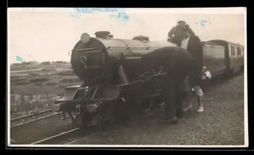 Foto-AK Lokomotive mit Personenwaggons einer Kleinbahn