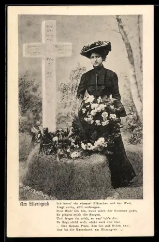 AK Frau in Trauerkleidung am Elterngrab