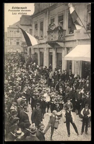 AK Echternach, Procession dansante, Les violons