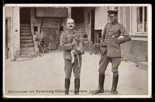 AK Rittmeister von Berenberg-Gossler mit einem jungen Löwen