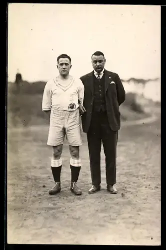 Foto-AK Fussballspieler in Uniform