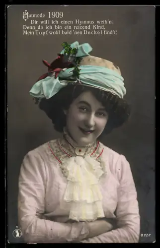 AK Lächelnde Dame mit modischem Hut
