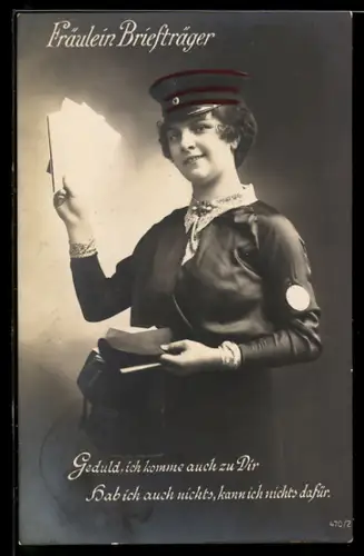 AK Fräulein Briefträger in Uniform