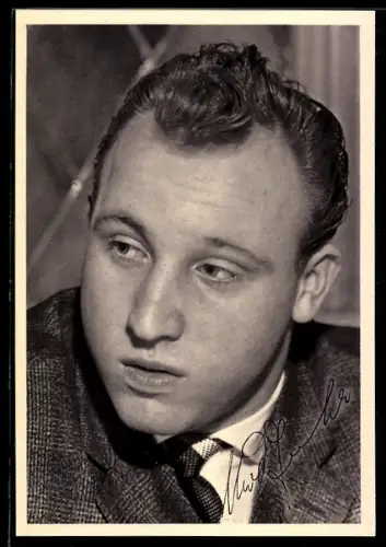 AK Fussballer Uwe Seeler im Anzug
