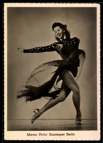 AK Berlin, Ballettänzerin Manon Ehrfur beim Tanz in der Staatsoper