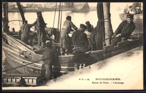 AK Boulogne-sur-Mer, Retour de Pêche, L`Acostage