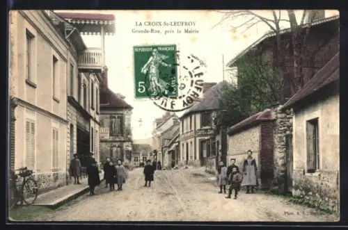 AK La Croix-Saint-Leufroy, Grand-Rue, près la Mairie
