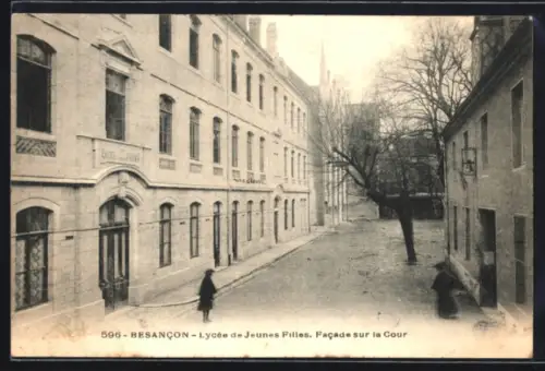 AK Besancon, Lycée de Jeunes Filles, Facade sur la Cour