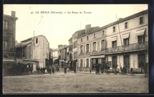 AK La Réole /Gironde, La Place du Turon, Librairie Vigourou