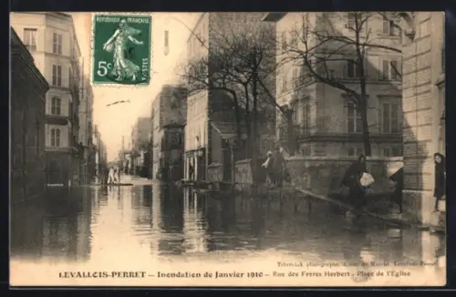 AK Levallois-Perret, Inondation de Janvier 1910, Rue des Freres Herbert, Place de l`Eglise