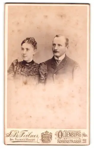 Fotografie J. B. Feilner, Oldenburg i. Gr., Rosenstrasse 28, Porträt eines Paares